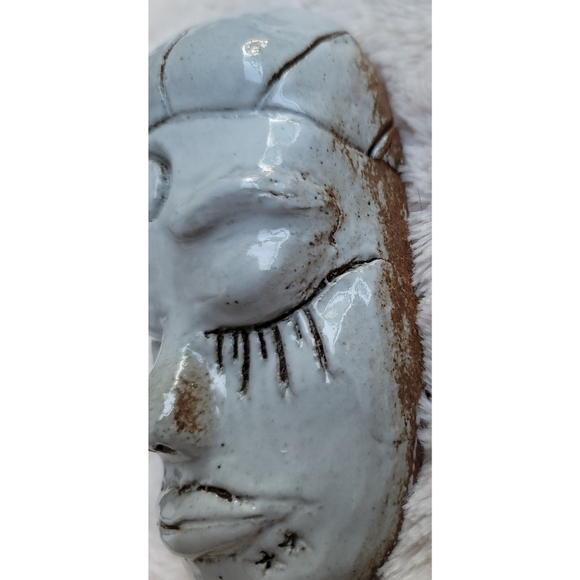 Red clay with white glaze pottery face - Picture 8 of 16